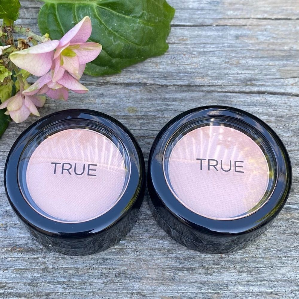 New Two (2) True Protective Mineral Foundation Compact SPF 17. Medium #5 Beauty